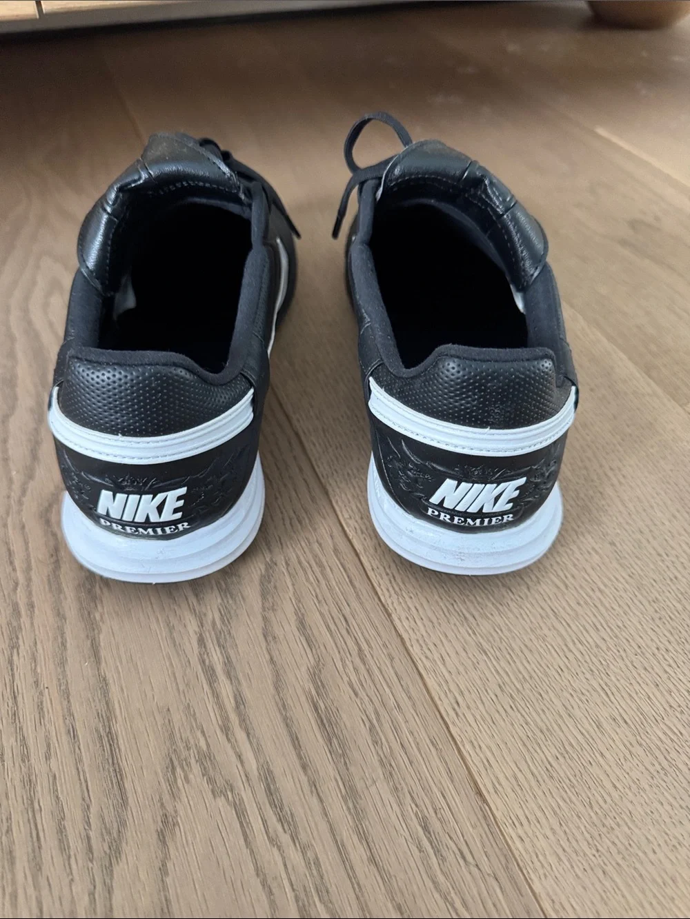 Nike streamlined low